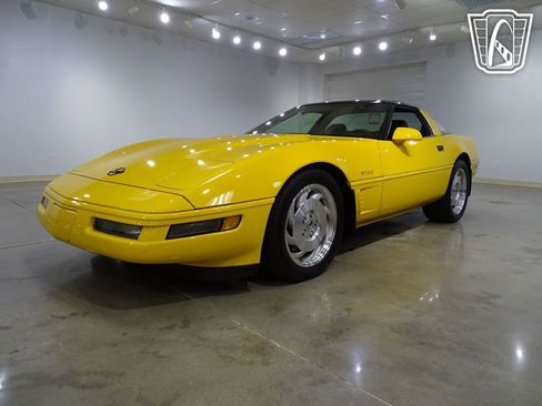 Used 1996 Chevrolet Corvette Coupe image 2