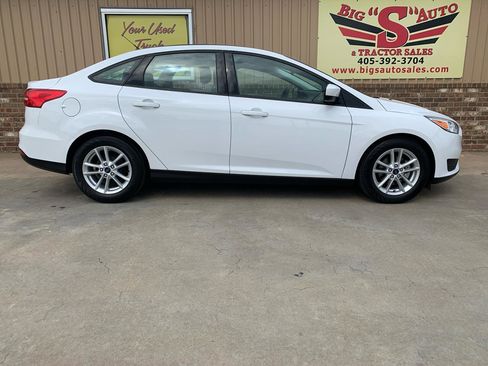 Used 2018 Ford Focus SE FWD image 6