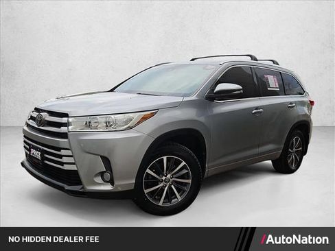 Used 2017 Toyota Highlander XLE AWD/4WD image 1