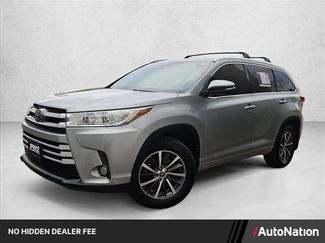 Used 2017 Toyota Highlander XLE AWD/4WD video 1