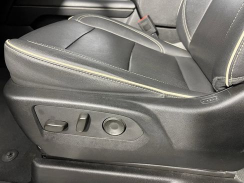 Used 2023 Chevrolet Suburban Premier image 23