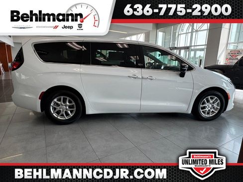 New 2027 Chrysler Pacifica Select w/ Family Tech Group FWD image 1