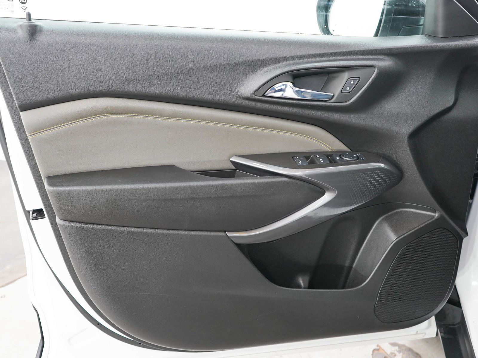 Used 2024 Chevrolet Trax ACTIV w/ Sunroof Package FWD image 19