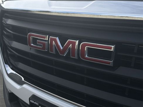 Used 2024 GMC Terrain SLE image 29