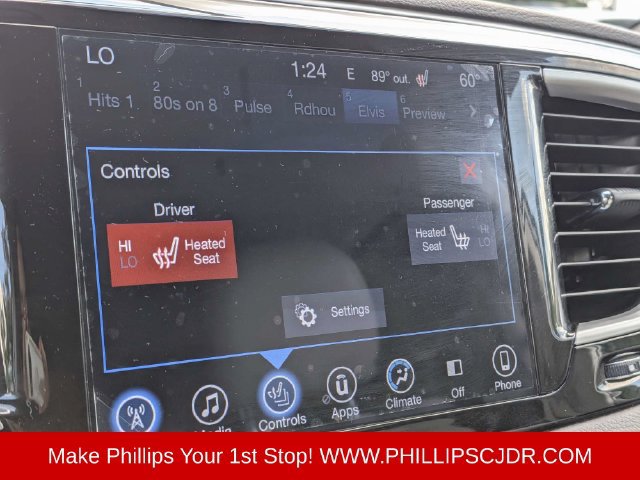Used 2017 Chrysler Pacifica Touring-L FWD image 22