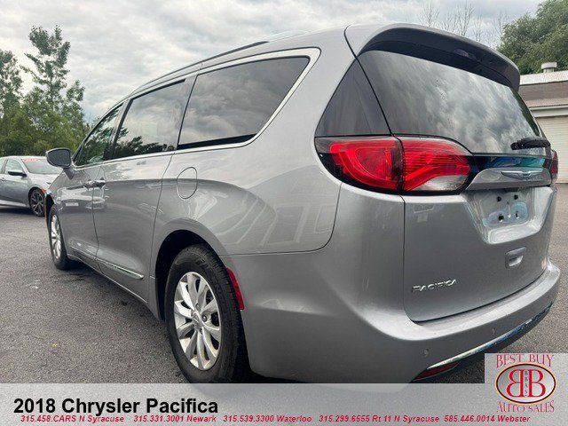 Used 2018 Chrysler Pacifica Touring-L FWD image 5