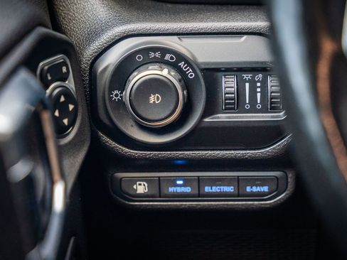 Used 2021 Jeep Wrangler Unlimited Sahara w/ Cold Weather Group image 25