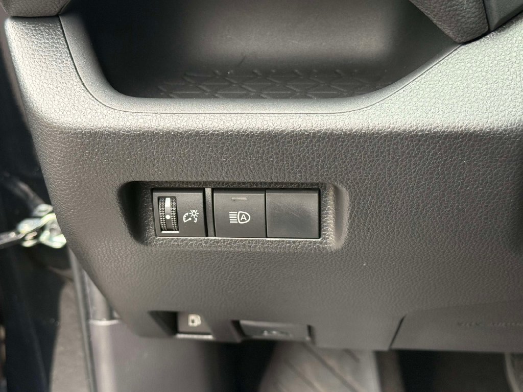 Used 2025 Toyota RAV4 LE AWD/4WD image 26