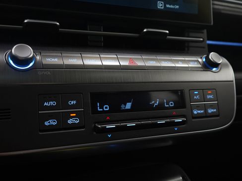 Certified 2024 Hyundai Kona Limited AWD/4WD image 28