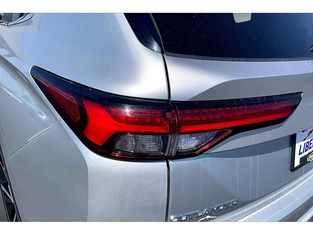 Used 2024 Mitsubishi Outlander SE AWD/4WD image 20