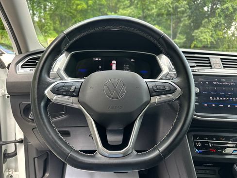 Certified 2024 Volkswagen Tiguan SE AWD/4WD image 11