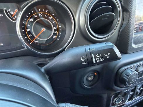 Certified 2022 Jeep Gladiator Sport AWD/4WD image 37