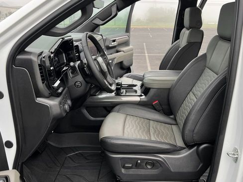 Used 2024 Chevrolet Silverado 1500 ZR2 w/ Technology Package image 3