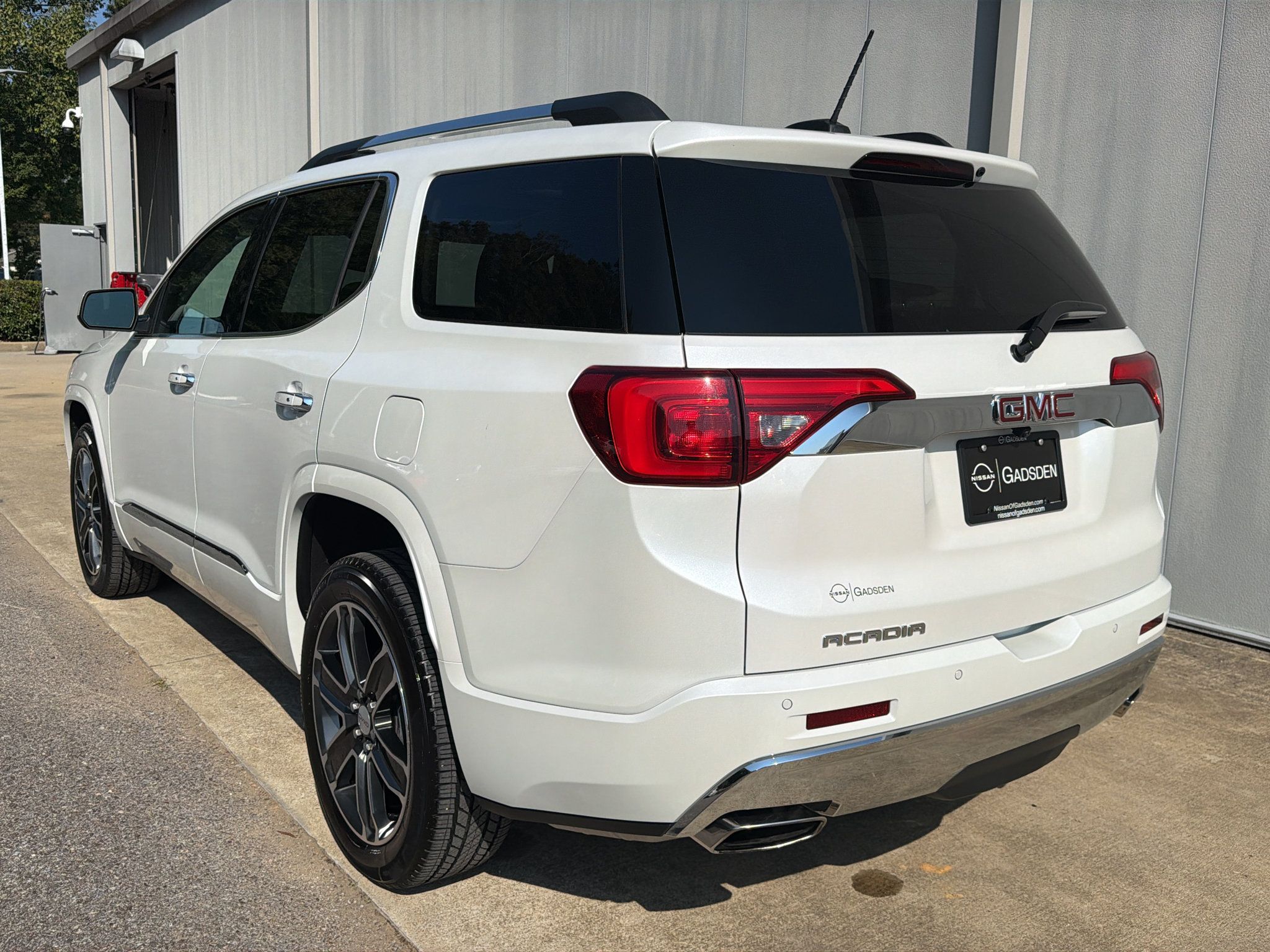 Used 2019 GMC Acadia Denali w/ Technology Package FWD image 6