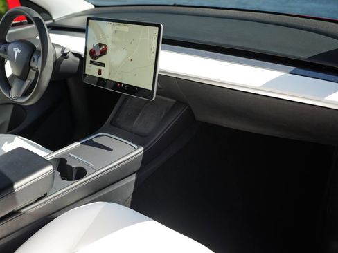 Used 2021 Tesla Model Y Long Range AWD/4WD image 19