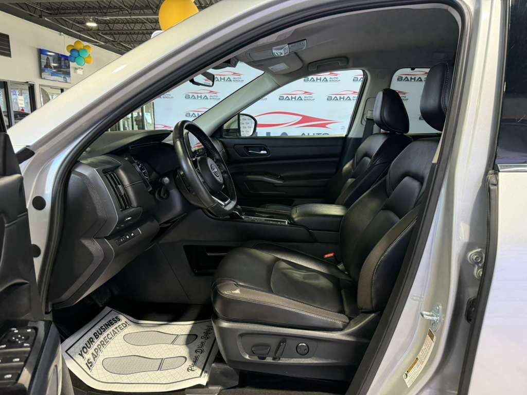 Used 2025 Nissan Pathfinder SL FWD image 26