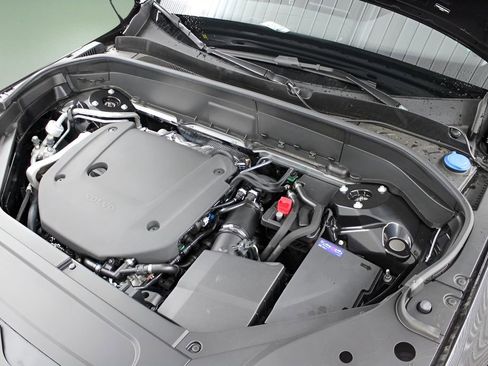 New 2025 Volvo XC90 B6 Plus w/ Protection Package Premier image 28