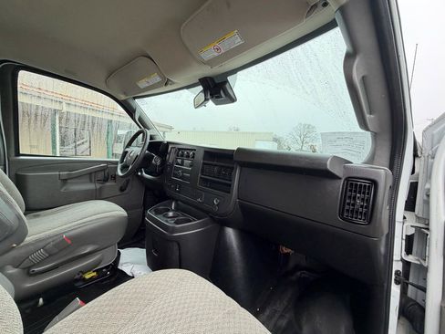 Used 2020 Chevrolet Express 3500 RWD image 16