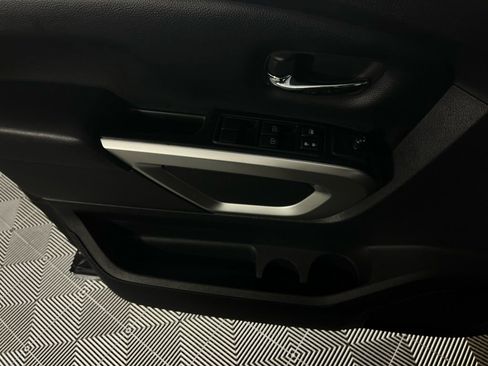 Used 2024 Nissan Titan SV w/ SV Convenience Package image 21