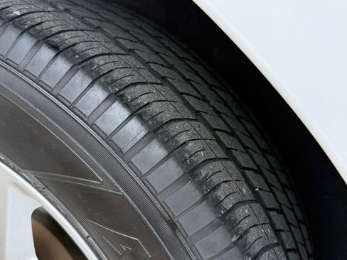 Used 2023 Chrysler Pacifica Touring-L FWD image 42