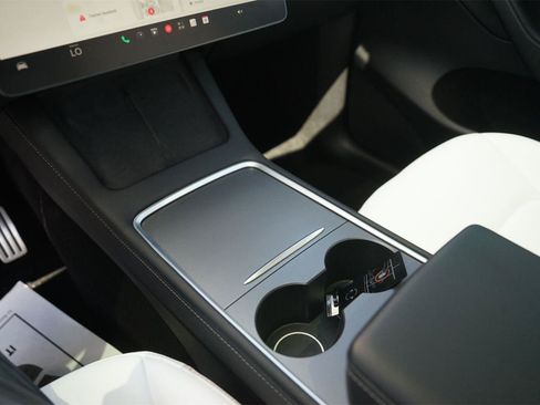 Used 2022 Tesla Model Y Performance AWD/4WD image 28