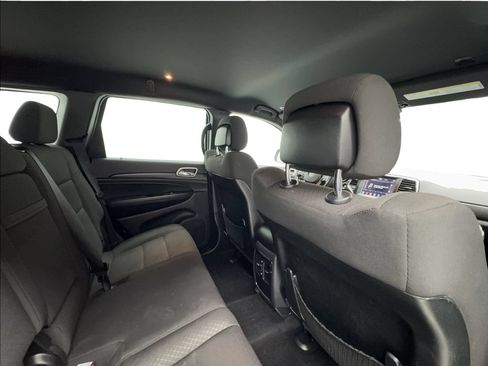 Used 2018 Jeep Grand Cherokee Laredo AWD/4WD image 25