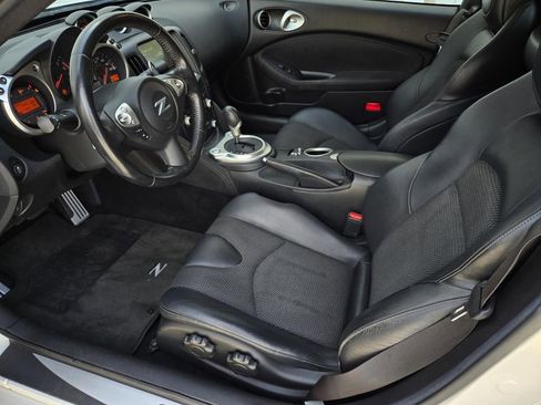 Used 2016 Nissan 370Z Touring image 18