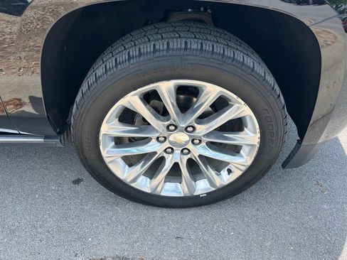 Used 2019 Chevrolet Suburban Premier w/ Premier Plus Edition AWD/4WD image 11