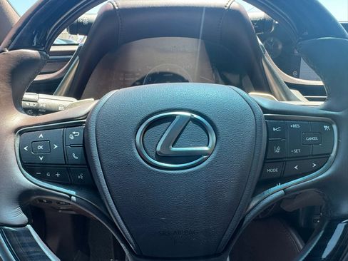 Used 2019 Lexus ES 350 w/ Accessory Package FWD image 25