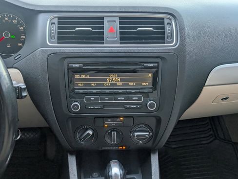 Used 2013 Volkswagen Jetta SE image 20