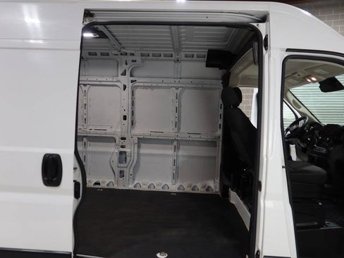 Used 2024 RAM ProMaster 2500 w/ Convenience Group FWD image 15