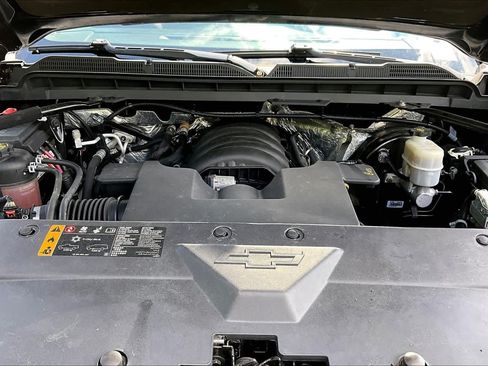 Used 2017 Chevrolet Silverado 1500 LT w/ Midnight Edition AWD/4WD image 30