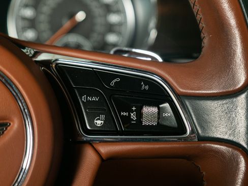 Used 2019 Bentley Bentayga image 34