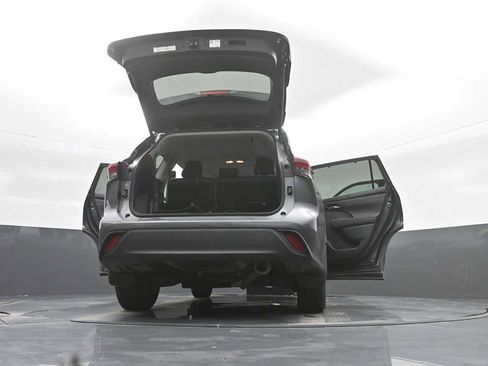 Used 2024 Toyota Highlander XLE image 40