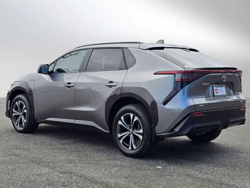 Used 2024 Toyota bZ4X XLE w/ Weather Package image 5