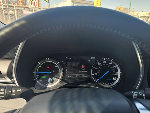 Used 2021 Toyota Highlander XLE AWD/4WD image 23