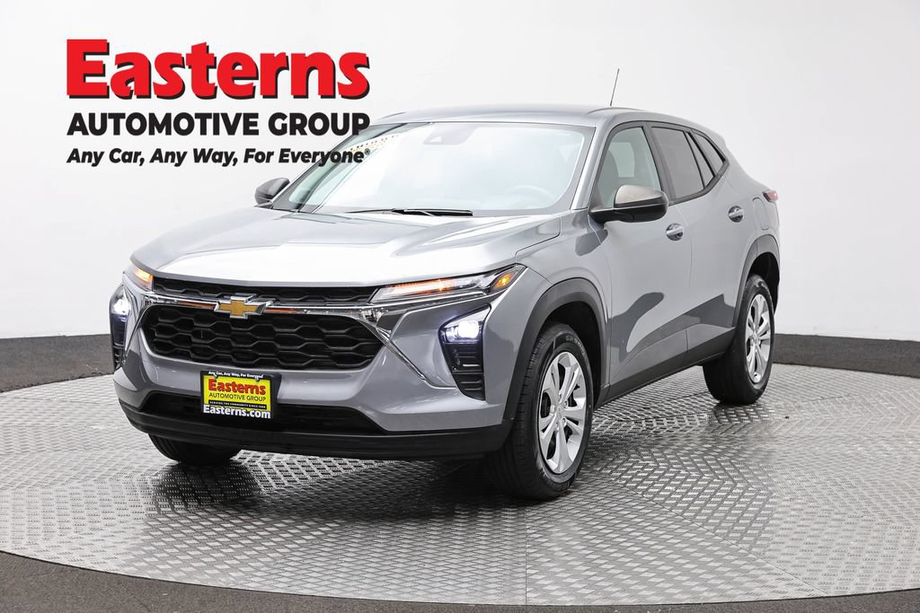 Used 2024 Chevrolet Trax LS FWD image 1