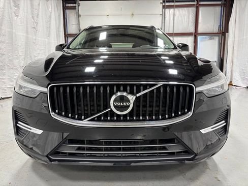 Used 2022 Volvo XC60 B5 Momentum w/ Climate Package AWD/4WD image 2