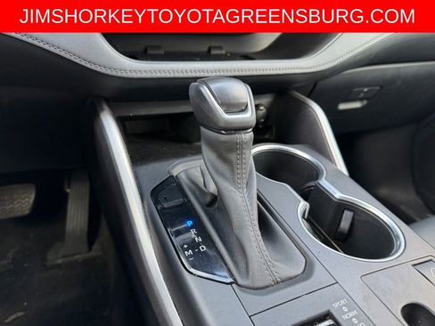 Used 2023 Toyota Highlander XLE AWD/4WD image 20