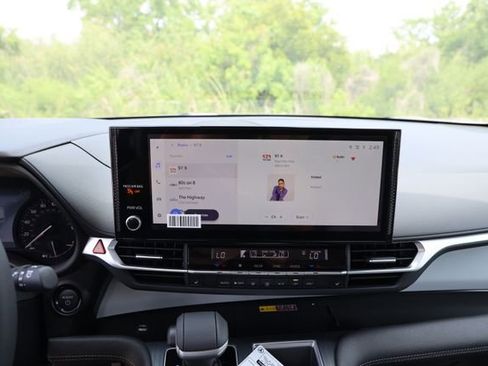 New 2026 Toyota Sienna XLE FWD image 19