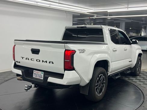 Used 2024 Toyota Tacoma TRD Sport w/ TRD Sport Upgrade Package image 4