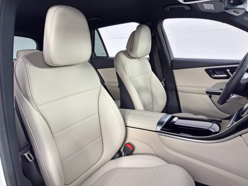 Used 2025 Mercedes-Benz GLC 350e 4MATIC image 43