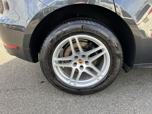 Used 2021 Porsche Macan image 10