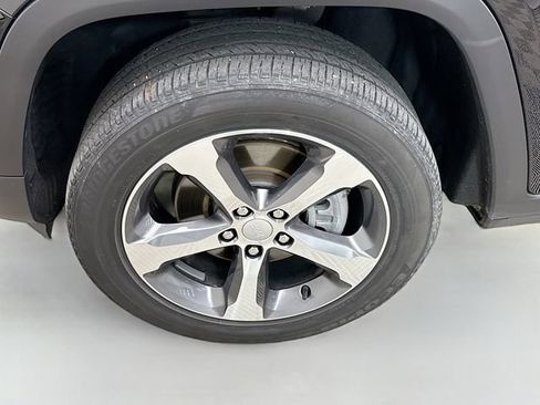 Used 2023 Jeep Grand Cherokee L Limited w/ Luxury Tech Group II image 35