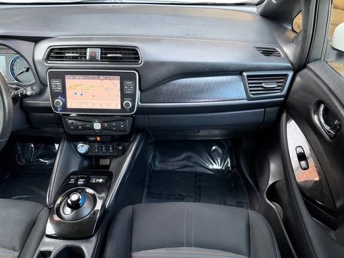 Used 2021 Nissan Leaf SV w/ SV Technology Package FWD image 26
