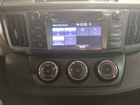 Used 2018 Toyota RAV4 LE image 25