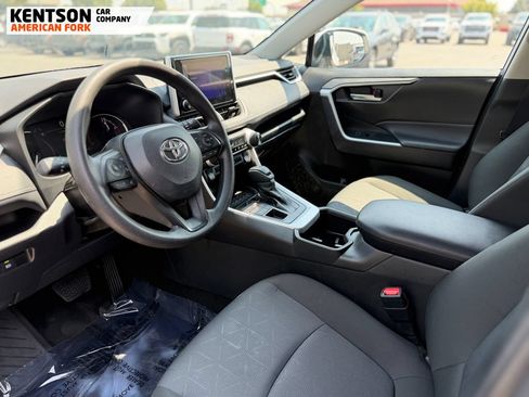 Used 2025 Toyota RAV4 XLE AWD/4WD image 26