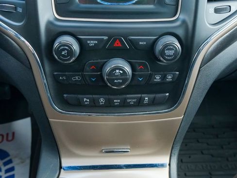 Used 2017 Jeep Grand Cherokee Laredo w/ Quick Order Package 23E AWD/4WD image 20