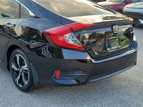 Used 2018 Honda Civic Touring image 8