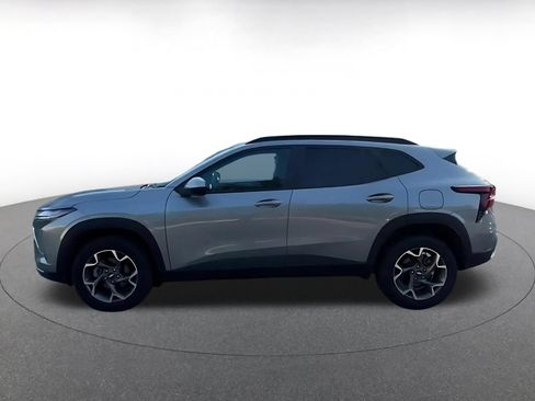 Used 2025 Chevrolet Trax LT FWD image 7